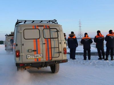 Двое мужчин застряли в сломанном автомобиле на трассе «Колыма» в Якутии