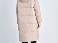 Утепленное пальто прямого кроя с капюшоном