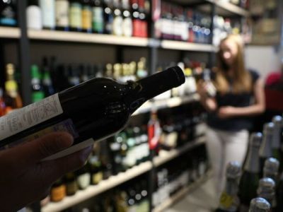 В Минздраве предложили вывести алкоголь из продажи в продуктовых магазинах