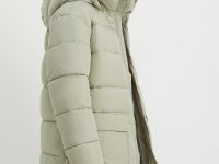 Пальто утепленное с воротником-стойкой