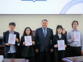 Награждены победители VII интеллектуальной игры «Модель Якутской городской Думы»