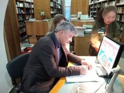 Учёные из Турции подарили книги Национальной библиотеке Якутии
