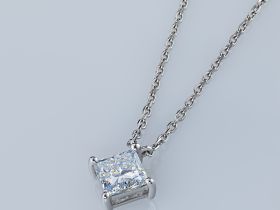Колье из белого золота с бриллиантом э4701кл12231171