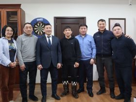 «Бороться как лев»: чемпиона первенства Европы Льва Павлова чествовали в Минспорте Якутии