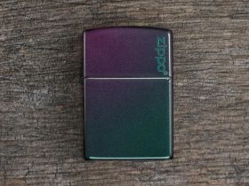 Зажигалка ZIPPO Logo Classic с покрытием Iridescent, латунь/сталь, фиолетовая, матовая, 36x12x56 мм
