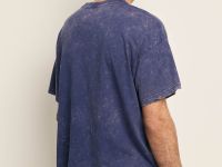 Футболка свободного силуэта с v-образным вырезом