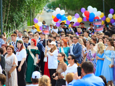 51 выпускник школ алмазного края с медалями!