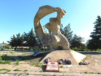 Братская могила советских воинов, погибших в период Сталинградской битвы