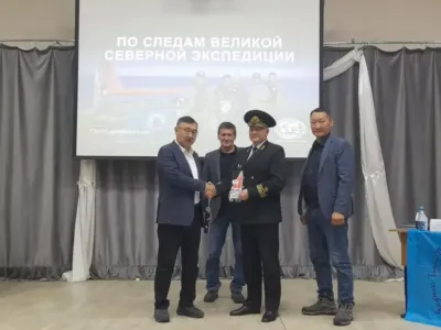 Преодолеть 7500 километров через арктические моря на девятиметровой яхте / Алексей Рудых   