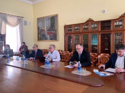 В главной библиотеке Якутии обсудили роль личности в развитии государственности республики