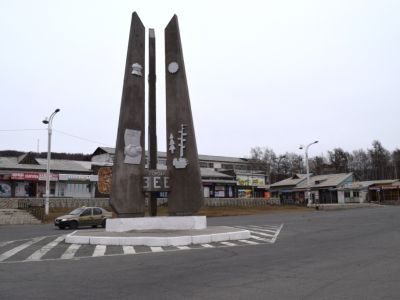 Памятник в честь 100-летия г. Зея