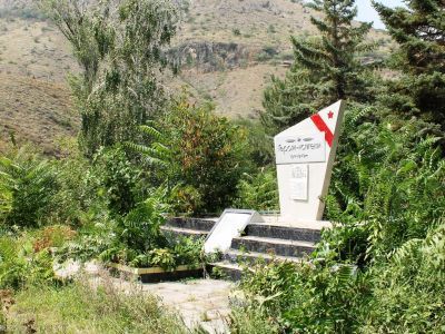 Братская могила партизан