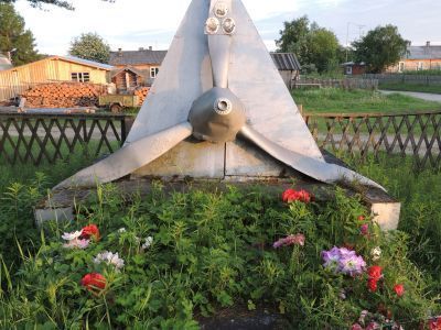 Братская могила советских лётчиков, погибших 26 июля 1941 г.