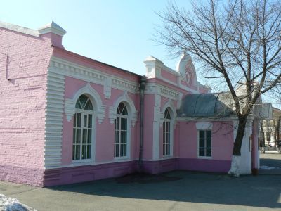 Здание, в котором размещалась старейшая в городе начальная школа - первое учебное заведение города