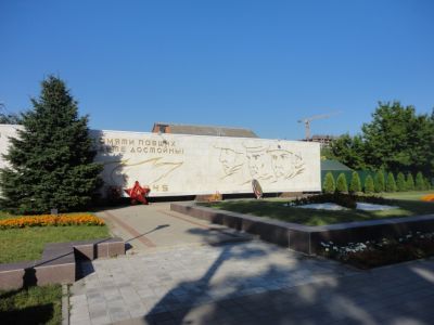 Братская могила советских воинов, погибших в боях с фашистскими захватчиками