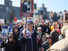 Фото. В Якутске акция «Бессмертный полк» собрала более 50 тысяч человек