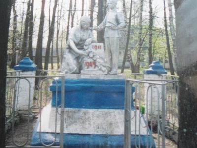 Братская могила советских воинов, погибших в 1943 г. в боях с немецко-фашистскими захватчиками