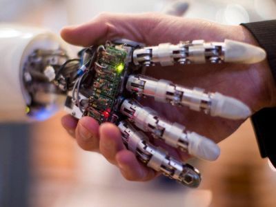 Медведев призвал не бояться искусственного интеллекта