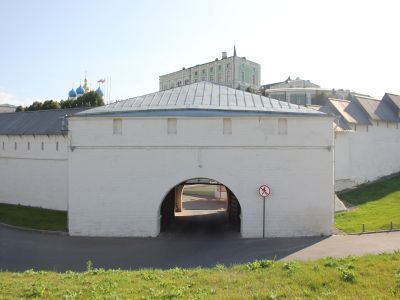 Воскресенская проездная башня