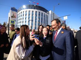 Глава Якутии принял участие в праздничных мероприятиях проекта «Проспект Победы»