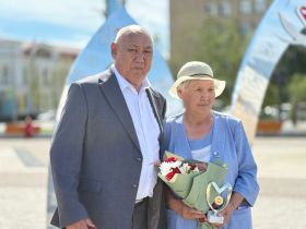 Большой семейный вальс станцевали на площади Республики в Якутске