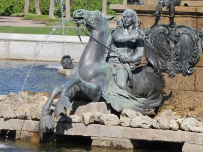 Фонтанные группы "Всадник на гиппокампе" (две)