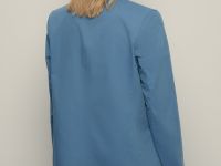 Однобортный жакет с накладными карманами