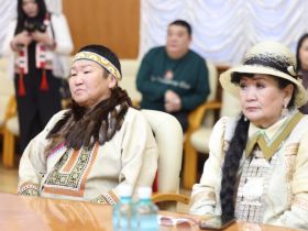 Носителям традиционной культуры вручили стипендии главы Якутии