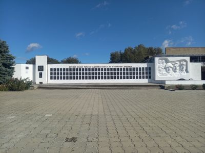 Братская могила красных партизан, погибших в годы гражданской войны и воинов, погибших в годы Великой Отечественной войны