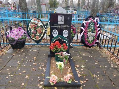 Могила Героя Советского Союза Стружкина И.В., погибшего в воздушном бою над д. Русская Болотница в 1941 году