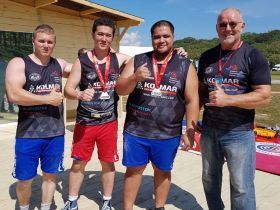 Эндрю Болингер, Канада: К счастью, у нас есть наше замечательное сообщество, поддержку которого я чувствую, поэтому мы точно выживем