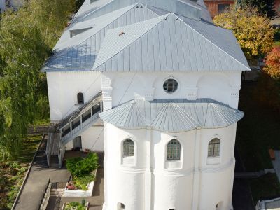 Трапезная с церковью Рождества Христова (Крестовый) и настоятельскими покоями