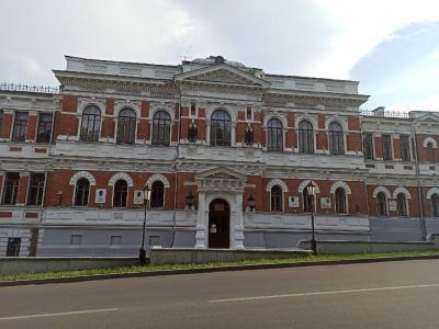 Здание Художественного училища, в котором работал художник Савицкий Константин Аполлонович