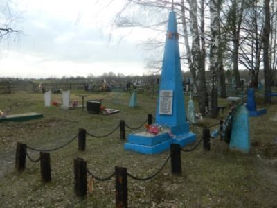 Братская могила 10 советских воинов, погибших в 1943 году в боях с немецко-фашистскими захватчиками