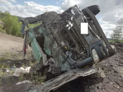 В Нерюнгринском районе перевернулся большегруз