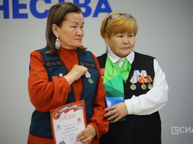 Якутянам вручили нагрудные знаки союза добровольцев Донбасса