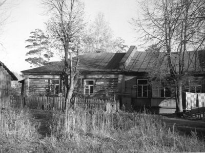 Конюшни
