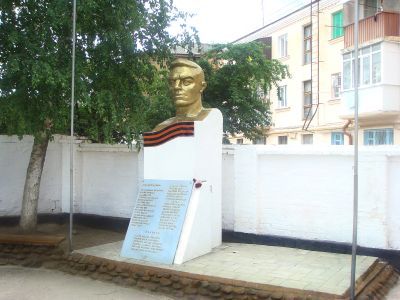 Обелиск учителям и учащимся, погибшим в годы Великой Отечественной войны