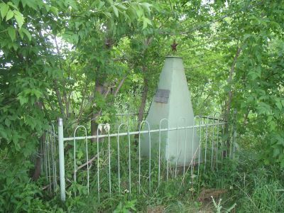 Могила первого председателя комитета сельской бедноты Беркутова П.Д.