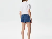 Женские короткие джинсовые шорты Lacoste на пуговице