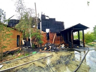 Владелица сгоревшего коттеджа, где погибли четыре человека, предстанет перед судом в Якутске