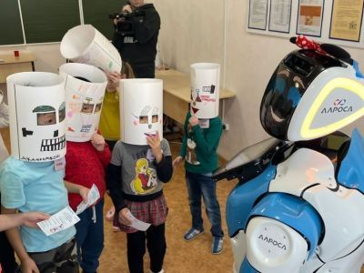 «Профессионалы» в МРТК: для школьников и дошкольников проведен мастер-класс по робототехнике