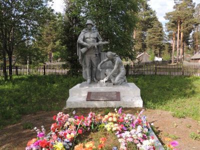 Братская могила советских воинов