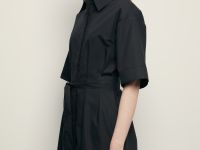 Платье с коротким рукавом и поясом