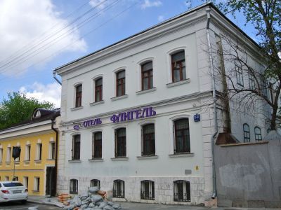 Дома причта Армянской церкви Воздвижения Креста, 1781 г., архитектор Ю.М.Фельтен, XIX в.