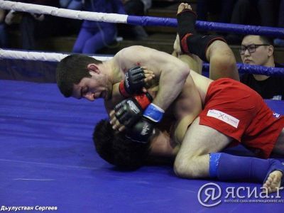 В Якутске проходят республиканский чемпионат и первенство по смешанному единоборству