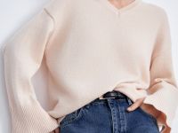 Джемпер с v-образной горловиной и широкими рукавами