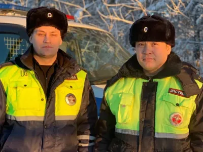 В Якутии двое полицейских спасли женщину из горящего дома