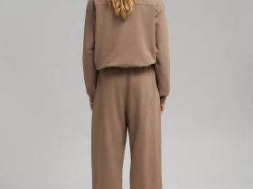 Брюки-джоггеры объемного кроя из футера