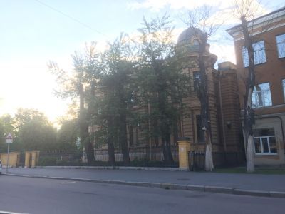 Дом Товарищества русских паровых маслобоен с палисадником и оградой